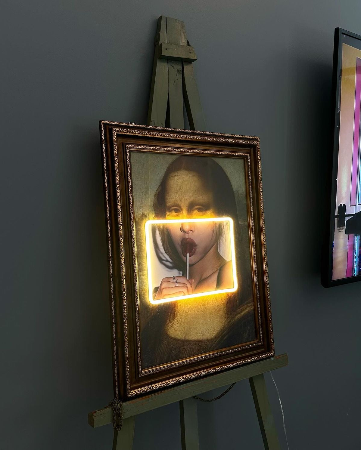 MONALISA NEON WALL ART