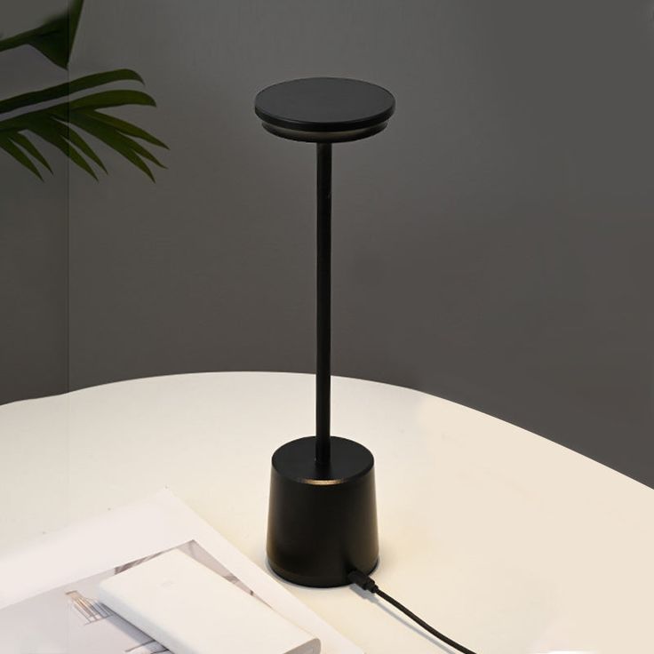 Rechargeable LED table lamp - Kalesh Monk
